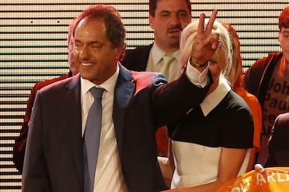 ¿Cómo tomó Daniel Scioli la aparición política de Máximo Kirchner?