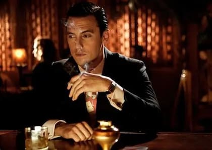 Como un abogado de mafiosos en Mob City, una serie de gángsters creada por Frank Darabont que duró apenas una temporada