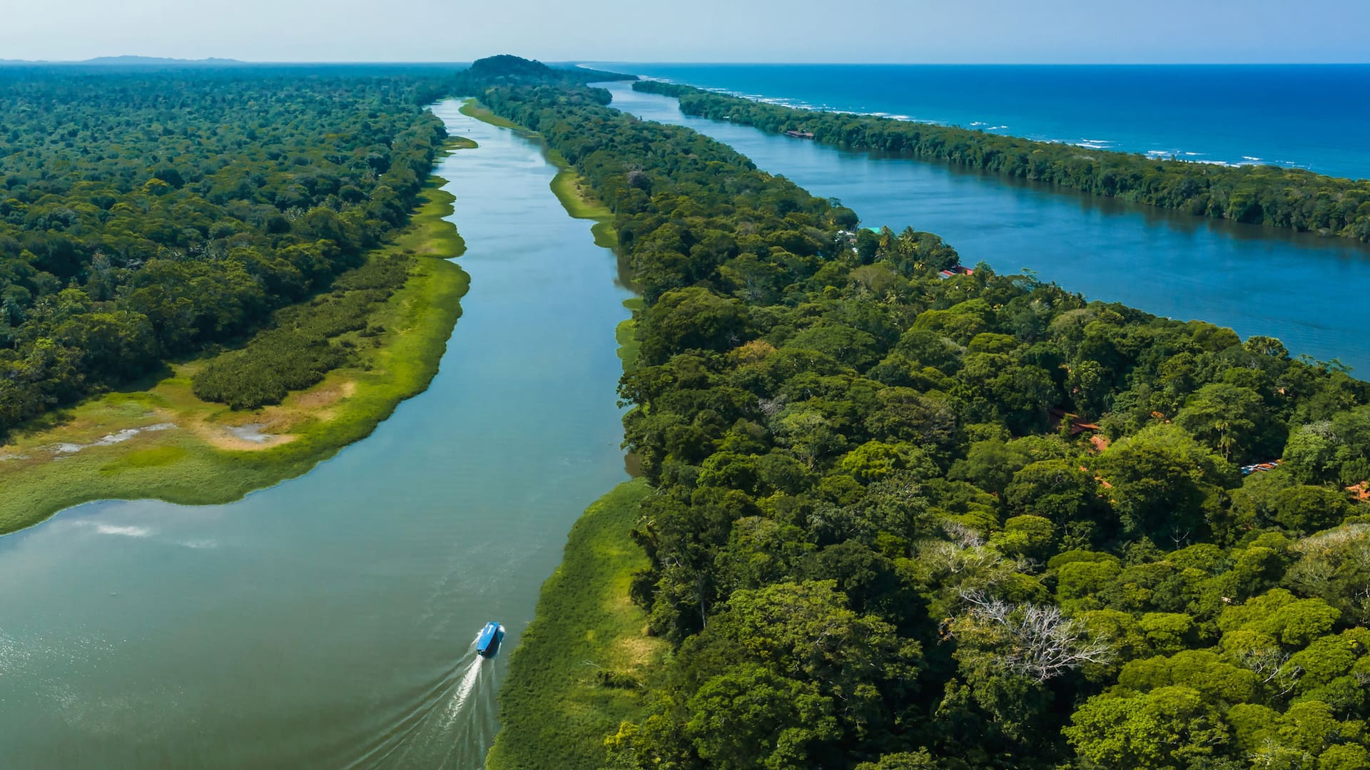Como una Venecia en el trópico, en Tortuguero no hay vehículos