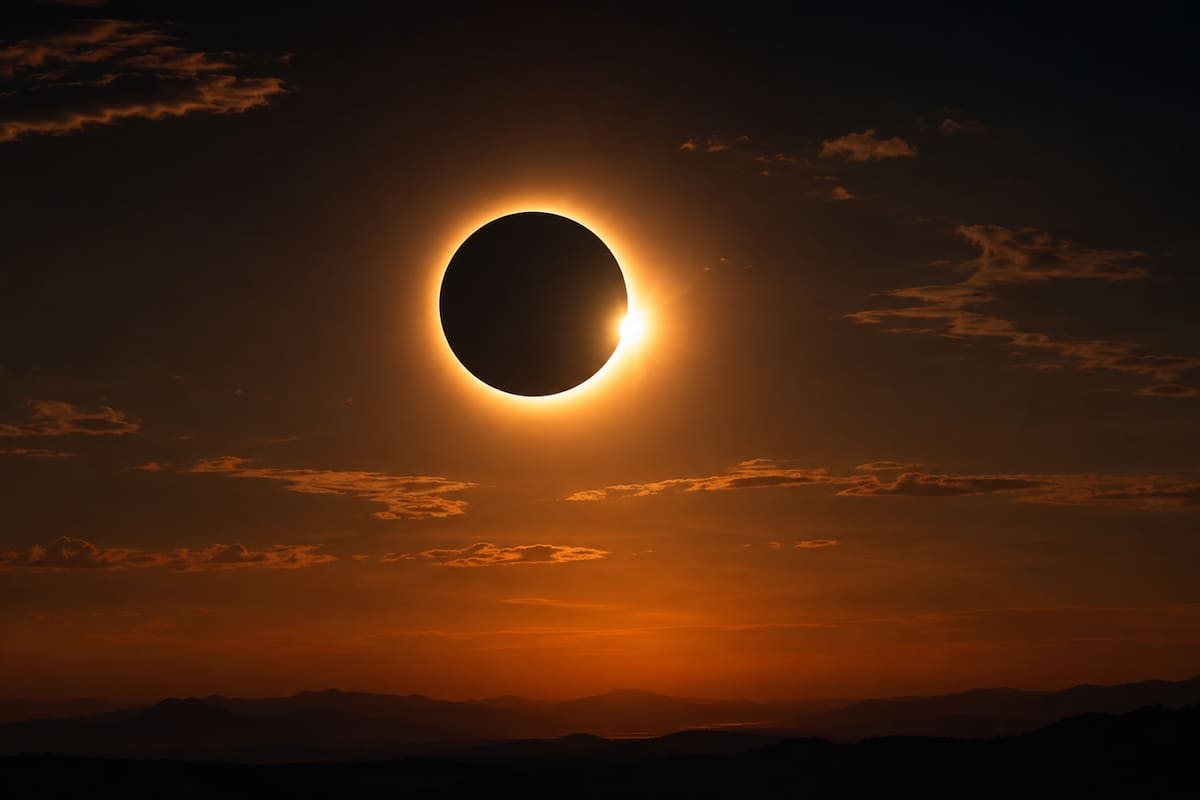 Cómo y dónde ver el eclipse solar del miércoles 12 de agosto