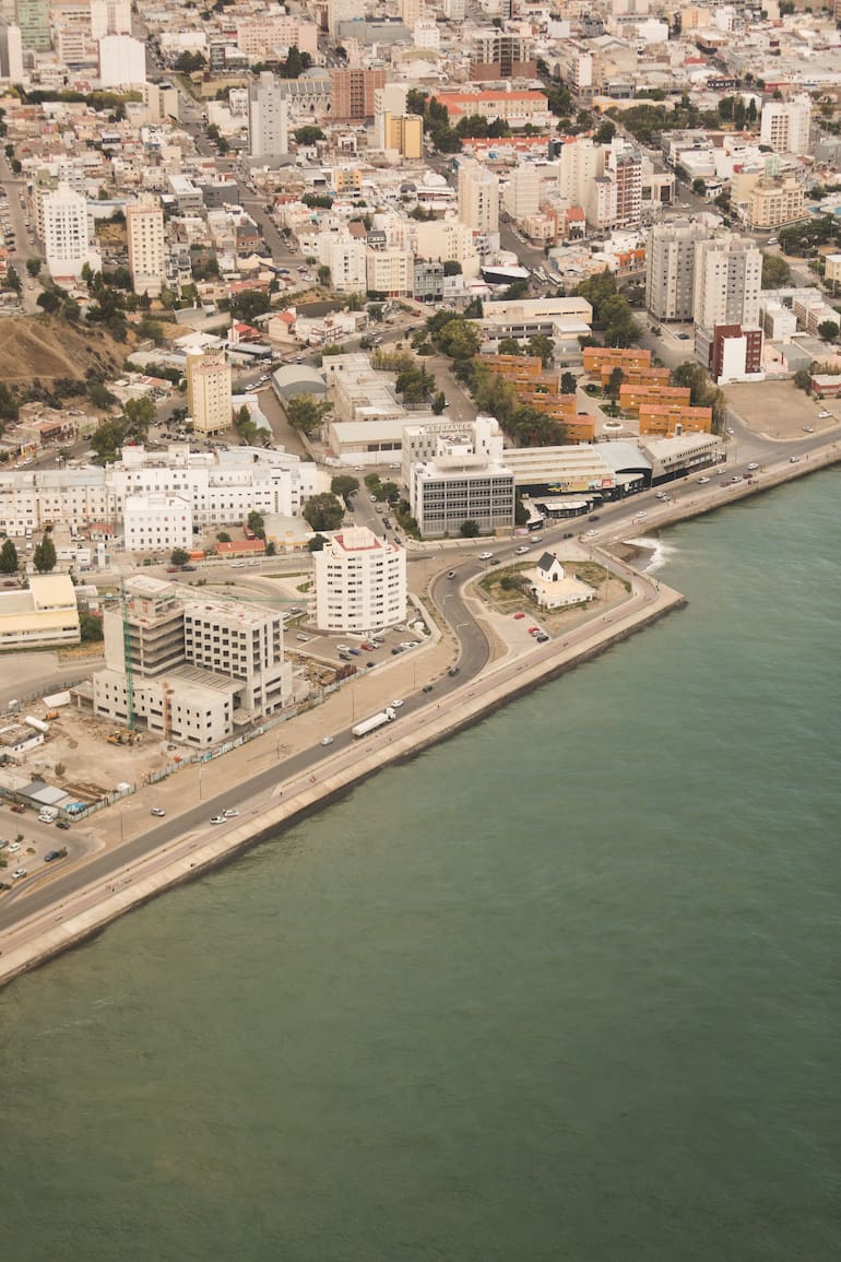 Comodoro Rivadavia desde el aire. En vuelo con el piloto Leandro Murugarren.