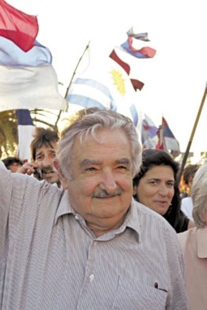 Mujica junto a Lucía Topolansky, durante un acto político