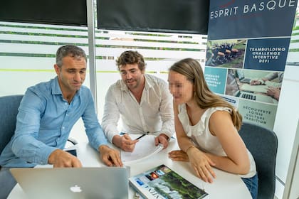 Compañeros y amigos del rugby, Federico Martín Aramburú y Shaun Hegarty fundaron en 2014 Esprit Basque, una agencia de viajes