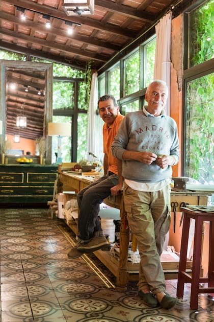 Compañía de Arte Mburucuyá, un espacio donde se exhibe la obra de los artistas plásticos Carlos Martín Canale, Leo Menna y Manuel De Francesco.