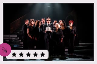 Company: ¿estar solo o en pareja? La respuesta es un espectáculo complejo y apasionante