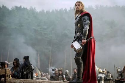 Compara y contrasta los Thors y Batmans de hoy en día con la sexualidad aceitada de un joven Sylvester Stallone o Jean-Claude Van Damme, por ejemplo, que eran ultramusculosos pero se divertían con ello, guiñando un ojo a los espectadores en escenas abiertamente picantes