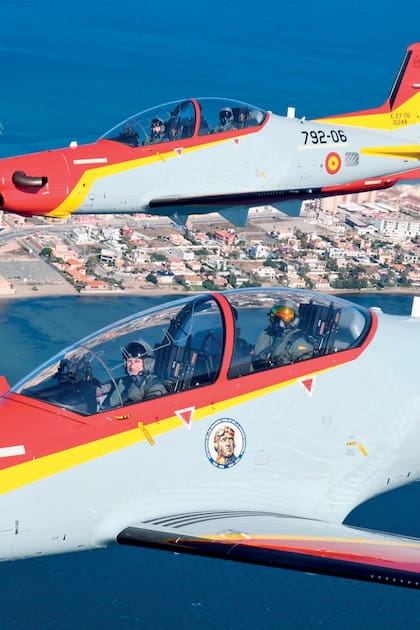 Compartieron un momento histórico: volar en paralelo, cada uno al mando de un Pilatus PC-21