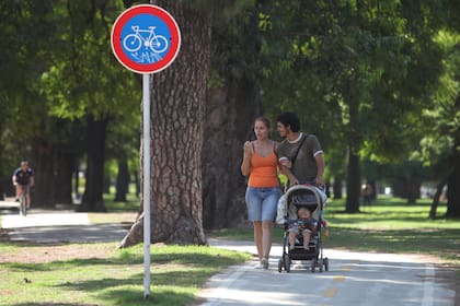 Bicisendas. Aunque resulten tentadoras para los peatones, es un espacio reservado para los ciclistas