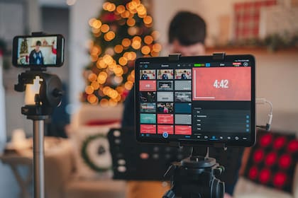 Compartir la vida en redes sociales busca transformar la realidad a una vida "ideal" (Unsplash)