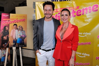 Compinches, así se mostraron Benjamín Vicuña y Florencia Peña, al presentar el film Miénteme