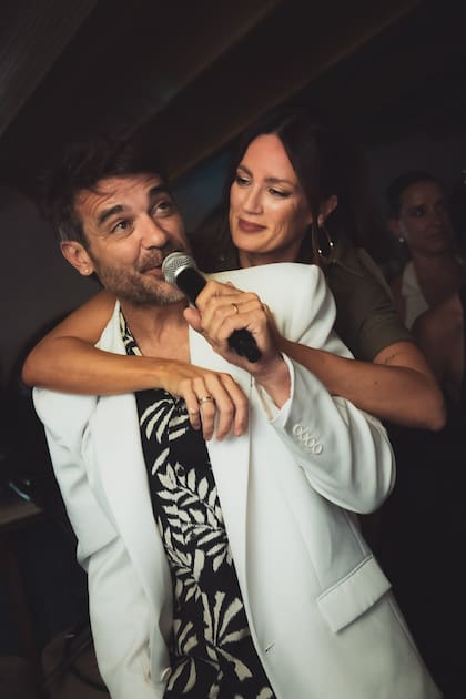 Compinches y tan enamorados como el primer día, Paula y Pedro disfrutaron de una divertida noche en Palermo