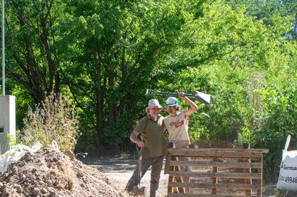 Cómplices en la aventura de construir una casa de barro: aprendizaje y entusiasmo. Foto: Patricia Rosas