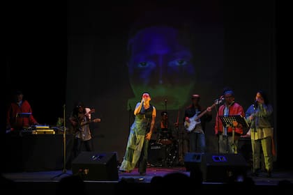 Compositora mexicana convierte sus conciertos en un viaje de renovación a través del fuego