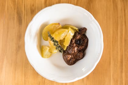Compota de manzanas silvestres y ñaco, alimento típico del norte neuquino.
