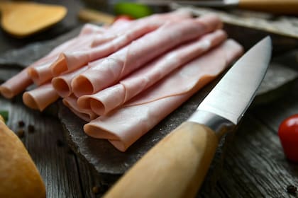 Comprá solo la cantidad justa de jamón que vayas a consumir. Si te sobra, podés envolverlo en papel manteca, servilleta y aluminio