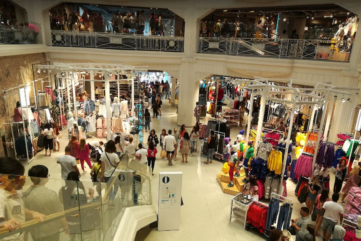 ¿Comprar o ir al Prado? La experiencia de quedar atrapado por las rebajas madrileñas.