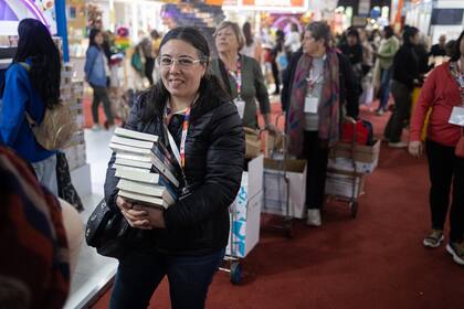 Compras de bibliotecarios de todo el país en Feria del Libro