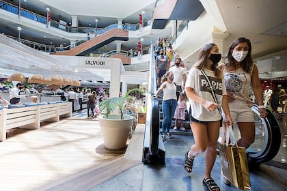 Compras de navidad en el shopping Unicenter