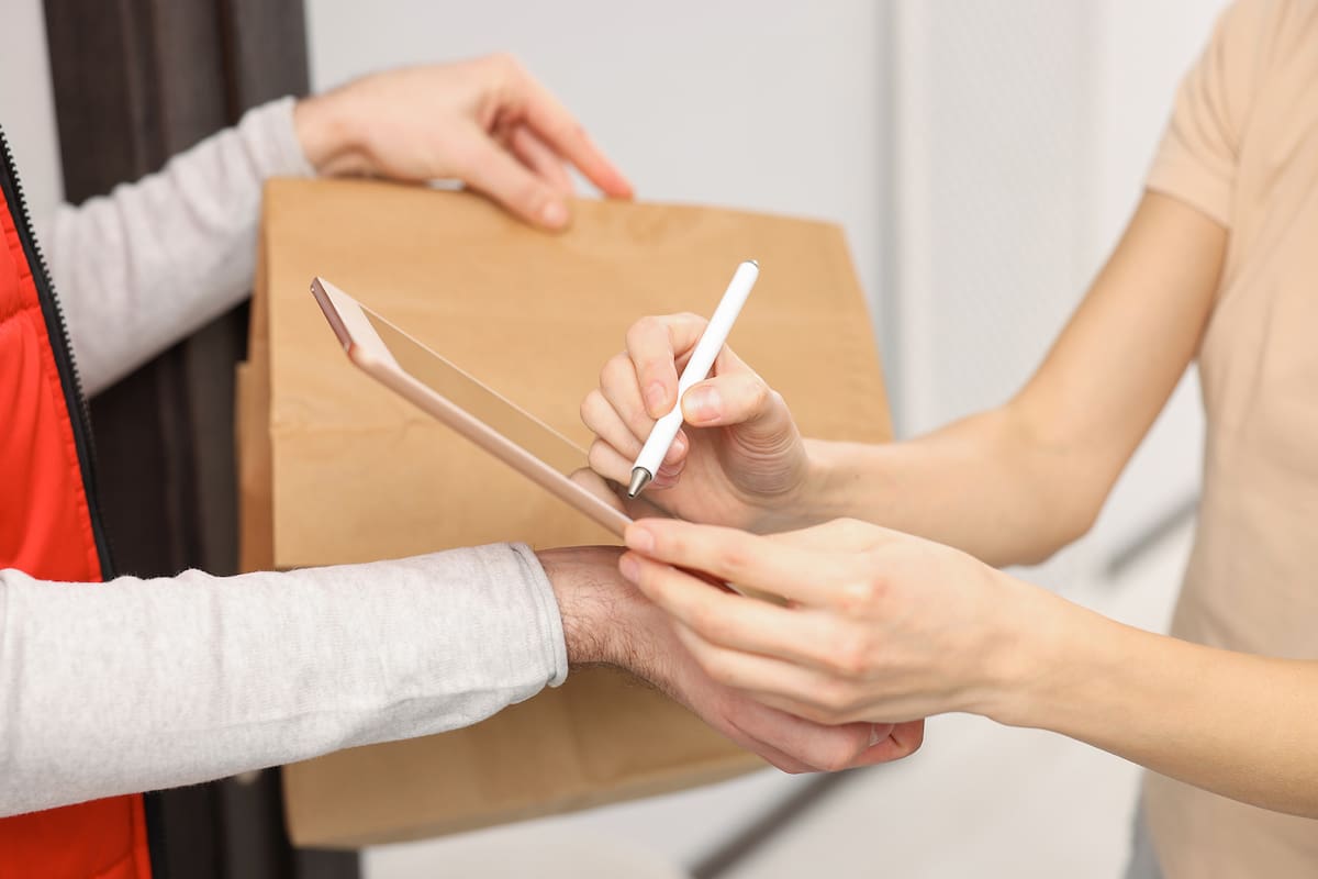compras vía courier; Delivery; compras por correo; Entregas; Paquetes; Comunidad de Negocios; Economía; Courier