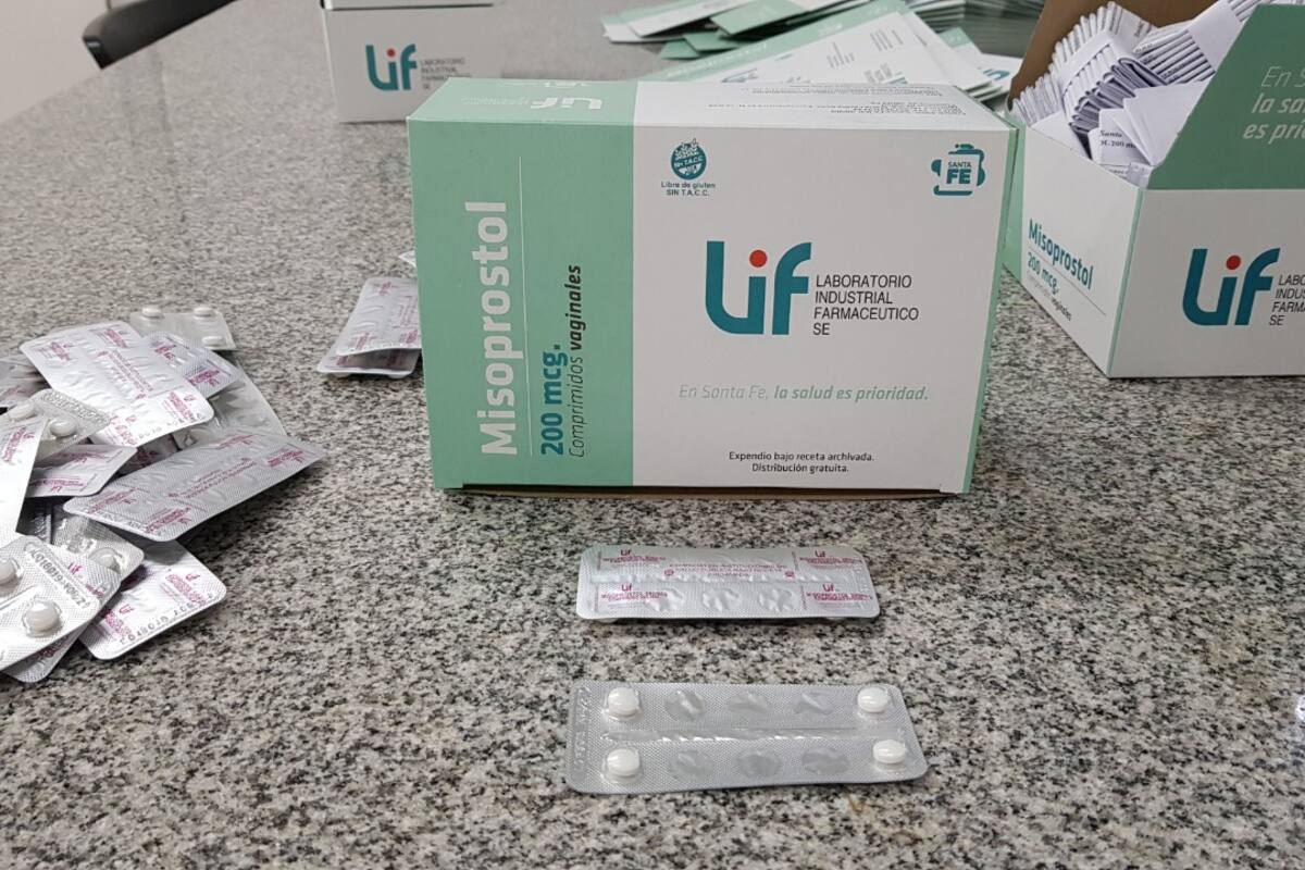 Comprimidos del primer lote de producción pública de misoprostol del Laboratorio Industrial Farmacéutico (LIF) Sociedad del Estado, Santa Fe