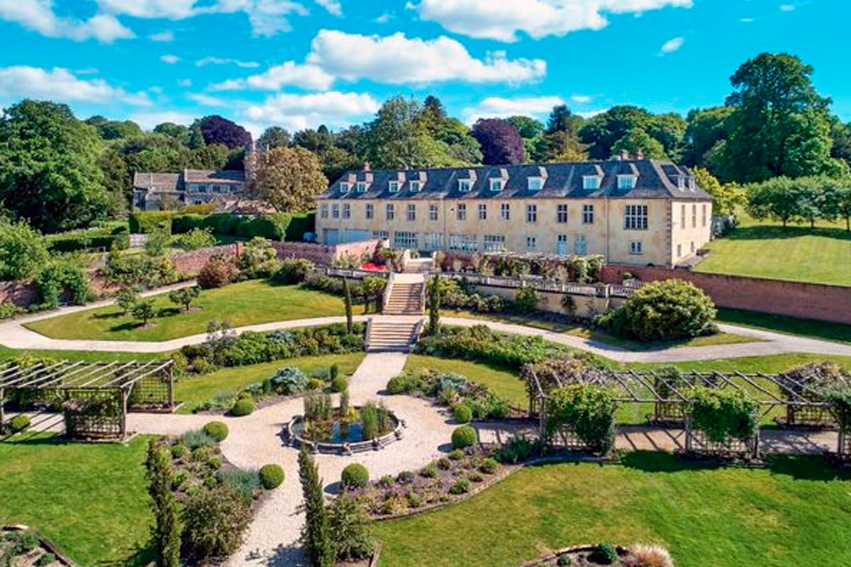 Compton Bassett House, la magnífica propiedad en Wiltshire que Robbie Williams pone a la venta