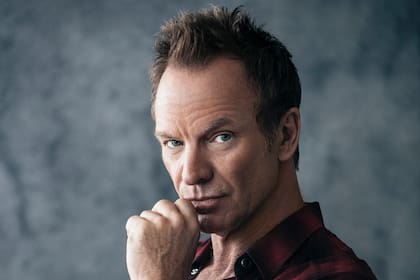 Compuesto por Sting en 1983, cuando era el vocalista de The Police, “Every Breath You Take” (que en la Argentina se conoció como “Cada vez que respiras”) fue el primer corte de difusión de Synchronicity, el disco que terminaría siendo el último del trío