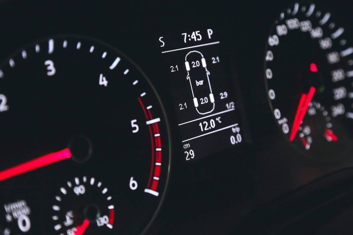 Computadora de viaje, ofrece datos de consumo, la presión de los neumáticos y mucho más