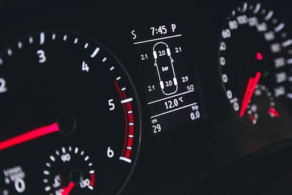 Computadora de viaje, ofrece datos de consumo, la presión de los neumáticos y mucho más