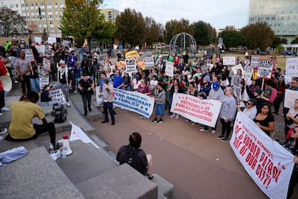Comunidades de Carolina del Norte se reunieron para manifestarse en contra de las redadas del ICE