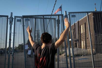 Comunidades latinas en Chicago, Illinois, viven con temor: padres que retiran a sus hijos de escuelas y feligreses atemorizados en iglesias