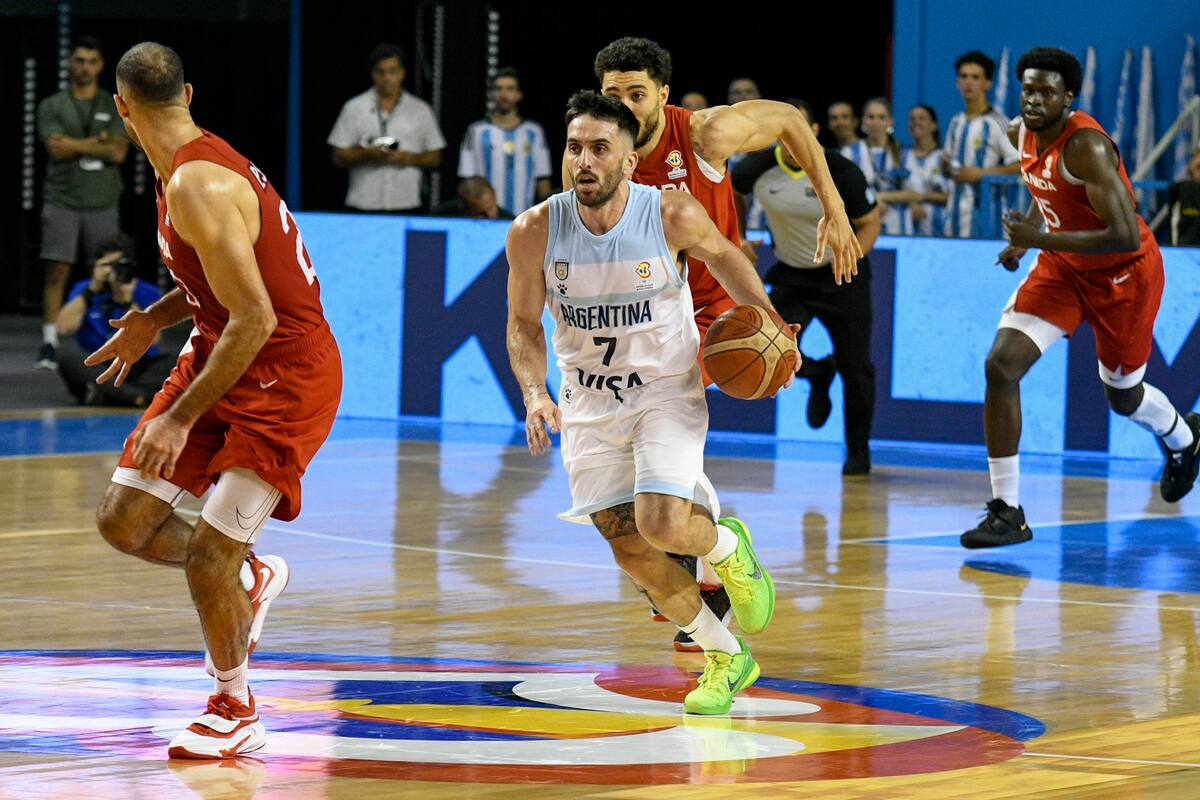 Con 13 tantos y 11 asistencias, Facundo Campazzo fue la figura del triunfo argentino sobre Canadá; el cordobés fue aclamado en el polideportivo de Mar del Plata.