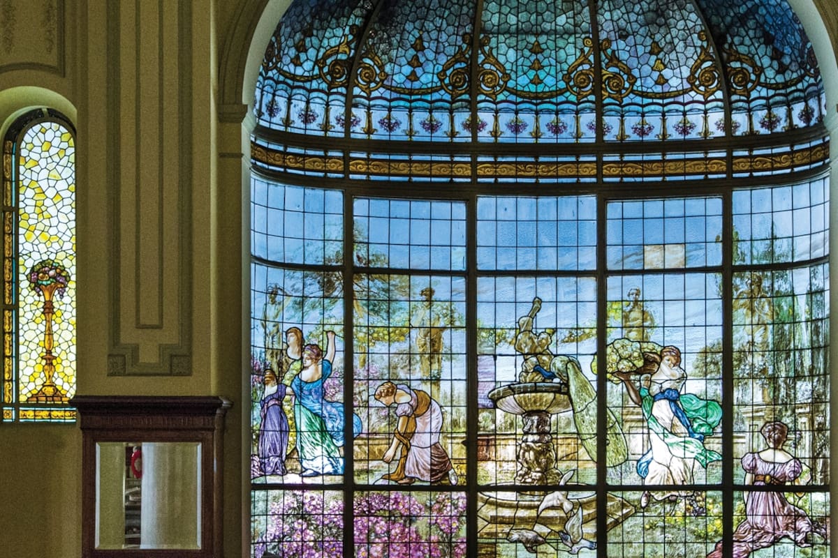 Con 133 años, fue punto de encuentro de intelectuales y famosos. Cerró sus puertas por una profunda crisis y fue elegido el mejor Bar Notable de Buenos Aires. Memorias y secretos de la perla del barrio porteño de Almagro