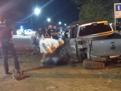 Con 14 años conducía una camioneta por la ruta hasta que chocó con un rodado estacionado: murieron él y un joven de 18.