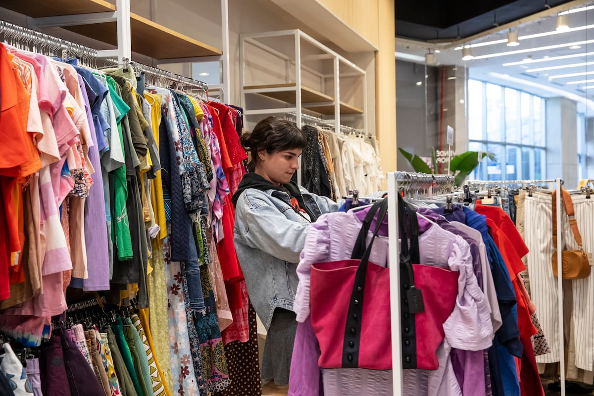 Con 14 años de trayectoria y más de 2,5 millones de prendas recirculadas, la Empresa B argentina da un paso clave al abrir su primera tienda dentro de un gran centro comercial como es el shopping DOT Baires, redefiniendo el consumo consciente y la experiencia de compra.