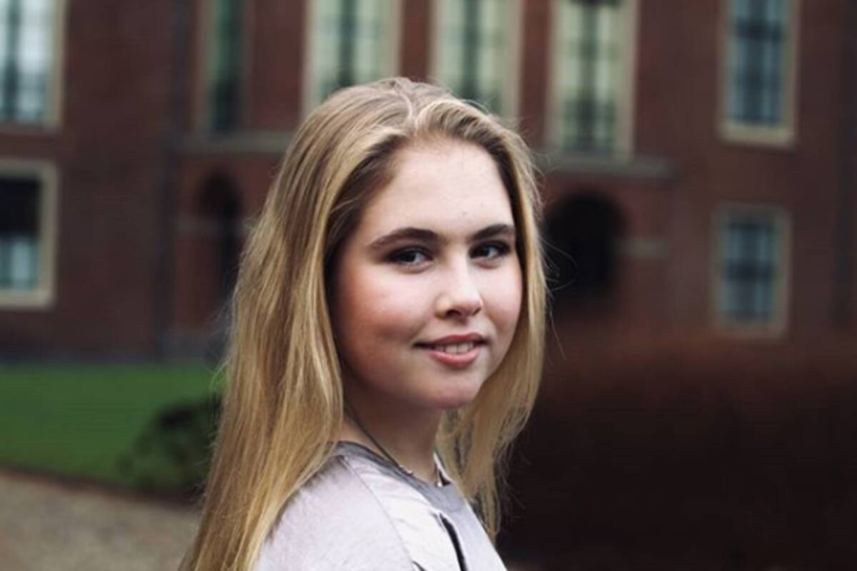 Con 16 años, la princesa Amalia intenta hacer la vida normal de cualquier otra chica holandesa de su edad. Desde hace unos días comenzó a trabajar en un bar de las playas del sur del país