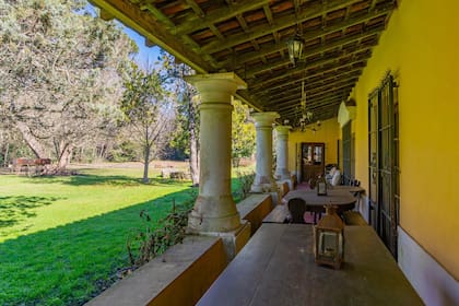Con 196 años de antigüedad, la estancia se extiende sobre un terreno de 42 hectáreas