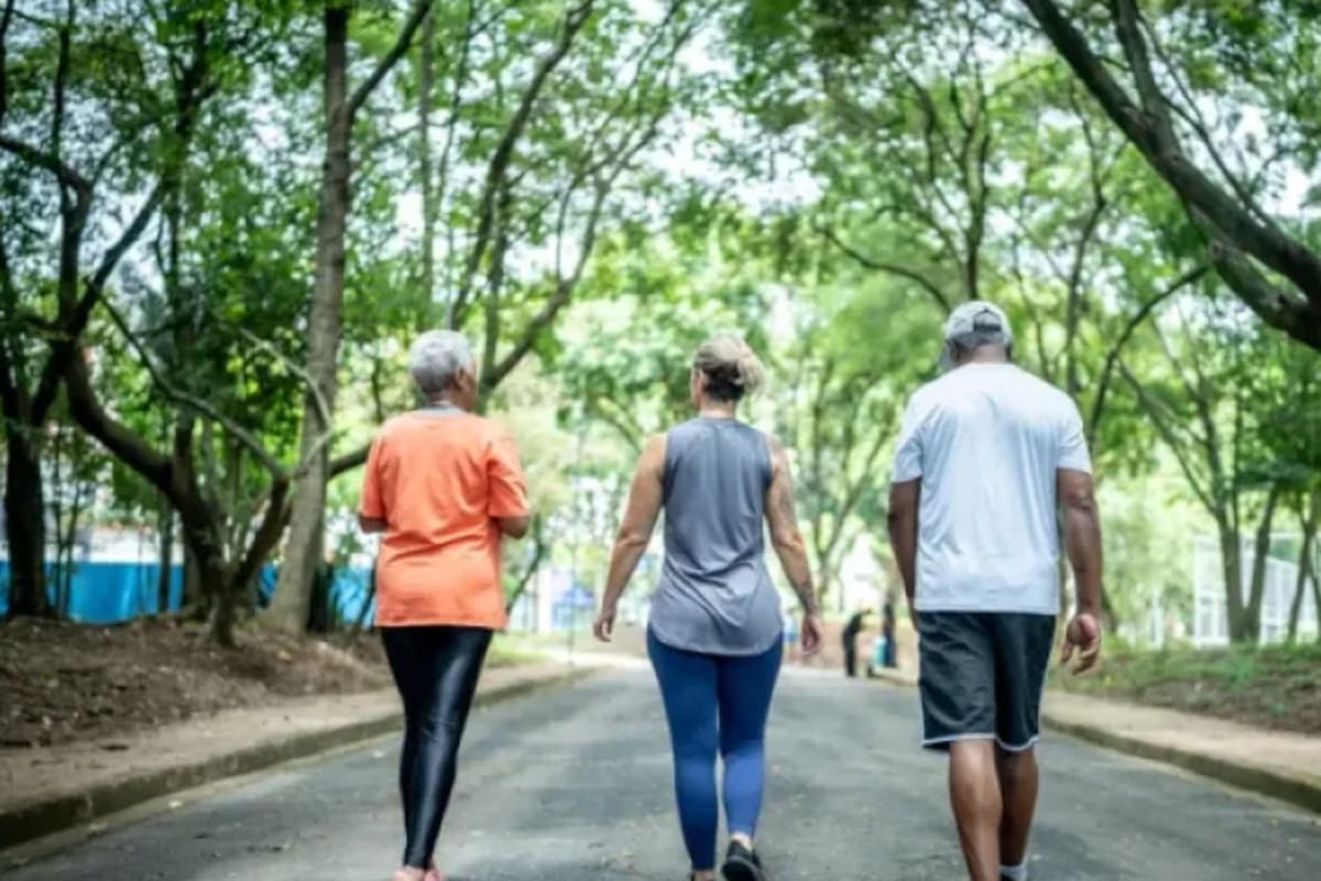 Con 20 a 30 minutos de caminata ya se obtienen beneficios a nivel cardiovascular, movilidad y bienestar general