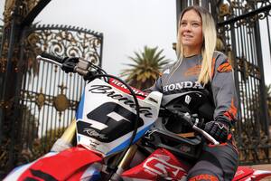 Con 25 años, es referente del motocross.