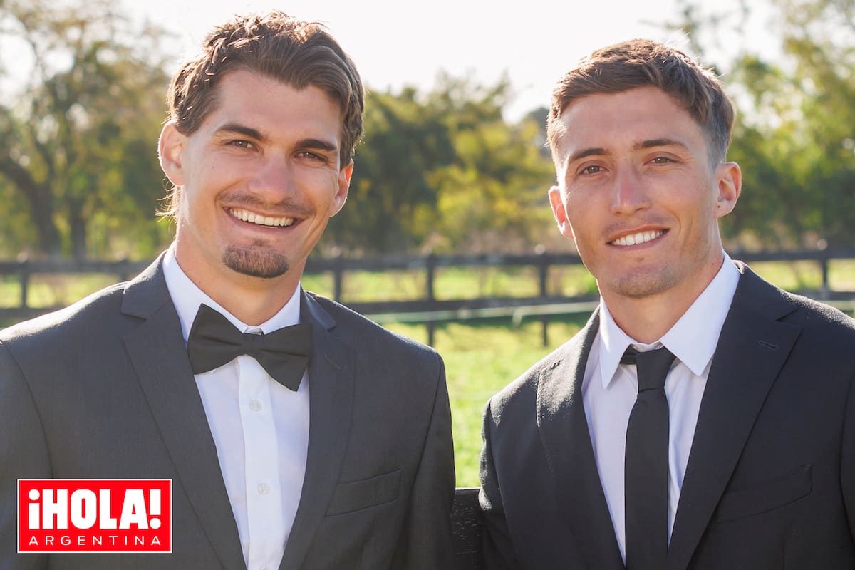 Con 25 y 23 años respectivamente, Bartolomé y Jeta (sentado) son auténticas estrellas del polo: sólo en Argentina, ya ganaron el Abierto de Palermo en 2021, 2023, 2024, y en 2025, junto a su tío Adolfo Cambiaso y su primo Poroto, se quedaron con la Triple Corona
