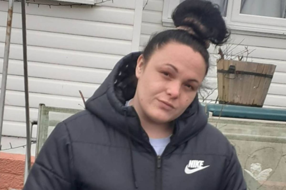 Con 27 años y cuatro hijos, Katie Loveridge quiere dejar de ser conocida en su ciudad por haber sido la niña que heredó una fortuna