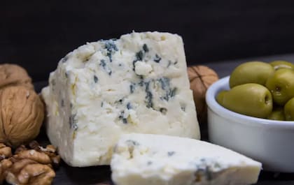 Con 2,7 g por cada 100 g de queso, el queso azul tiene más sal que el agua de mar