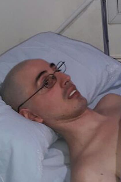 Con 33 años, esclerosis múltiple y postrado, Maxi pelea para que PAMI cubra su tratamiento