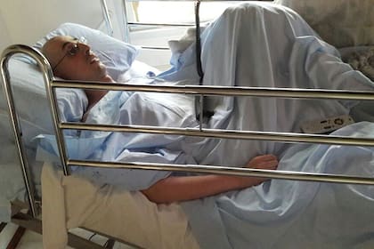 Con 33 años, esclerosis múltiple y postrado, Maxi pelea para que PAMI cubra su tratamiento