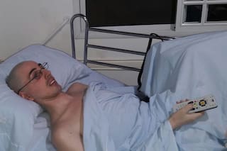 Con 33 años y esclerosis múltiple, Maxi pelea para que PAMI cubra su tratamiento