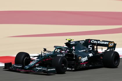 Con 33 años, Sebastian Vettel iniciará una nueva aventura en Aston Martin; fiel a su costumbre de darle nombre de mujeres a los autos, para 2021 eligió el de Honey Ryder, el personaje que interpretó Ursula Andress en la película Dr. No de la saga de James Bond