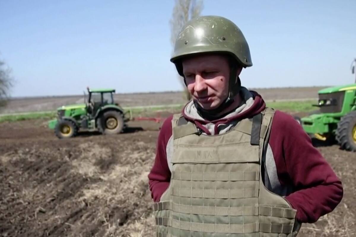 Con 41 años, Yurii cuenta que si hay bombardeos, empacan y vuelven a la oficina. Captura video