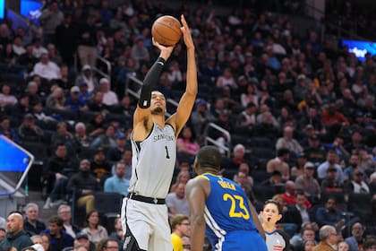 Con 41 puntos y 18 rebotes de Wembanyama, los Spurs logran la 10ma victoria seguida, 127-113 ante lo