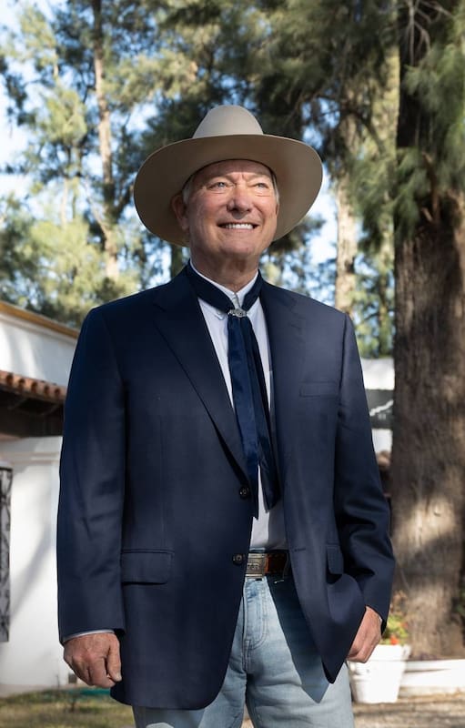 Con 70 años y muchas aventuras encima, Harvey Risien es un enamorado de Tucumán.
