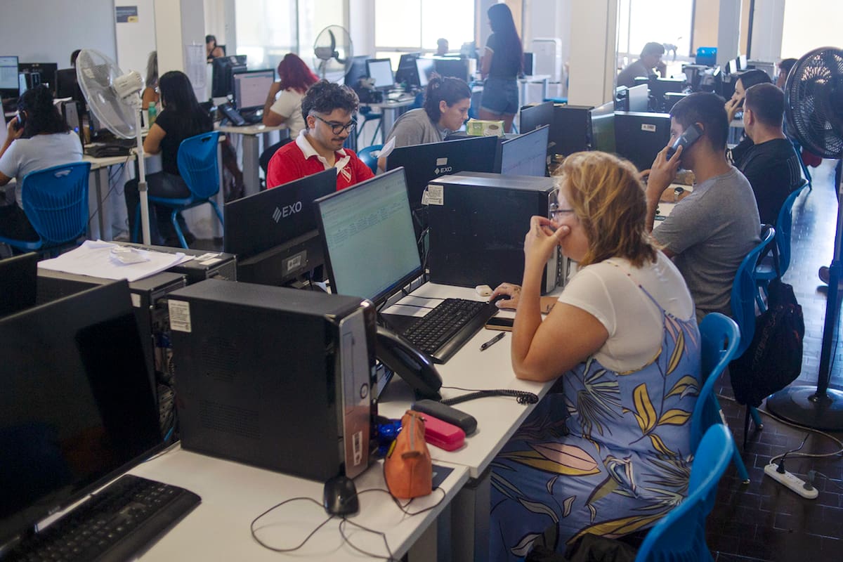 Con acceso online a las agendas de turnos de atención ambulatoria y prácticas médicas de toda la red de hospitales y centros de salud porteños, el equipo de Experiencia Ciudadana en Salud de la Ciudad dan respuesta a los 5000 porteños que, por día, no consiguen en el primer intento una cita con un profesional en los distintos niveles de atención