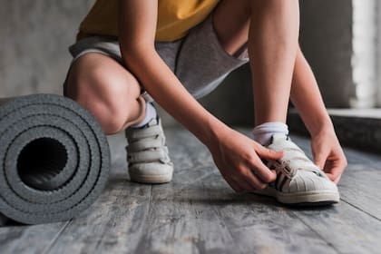 Con algunas fórmulas caseras simples y efectivas es posible limpiar y revitalizar el calzado